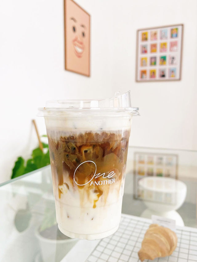 One Another Cafe กิ่งแก้ว : คาเฟ่สไตล์มินิมอล