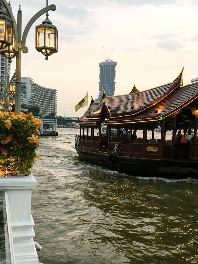 🌟 Royal Riverside Retreat: Mandarin Oriental Bangkok  🏨🌊