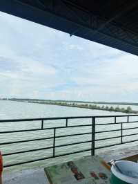 อาหารทะเลสด อร่อย ต้องร้านลมพันท้าย สมุทรสาคร