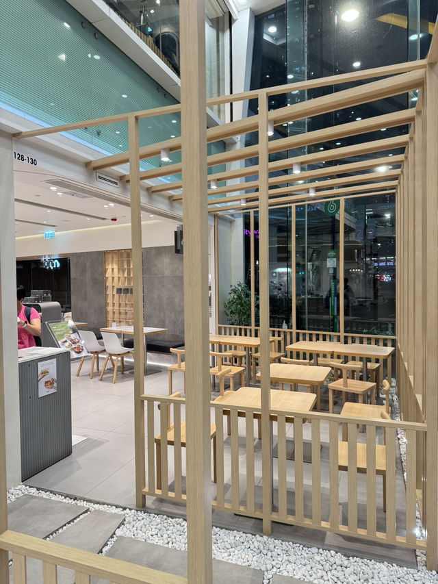 【香港】 鬧市中的優雅：荃灣廣場NOC的咖啡綠州