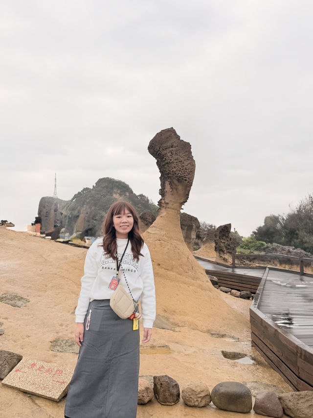 🌊 A Journey to Yehliu Geopark: Taiwan’s Natural Masterpiece Carved by Wind and Sea