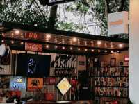 TWENTIES COFFEE BAR เหมือนนั่งจิบกาแฟอยู่บ้าน