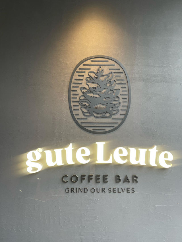 강남언주☕️✨ 커피바 구테로이테카페