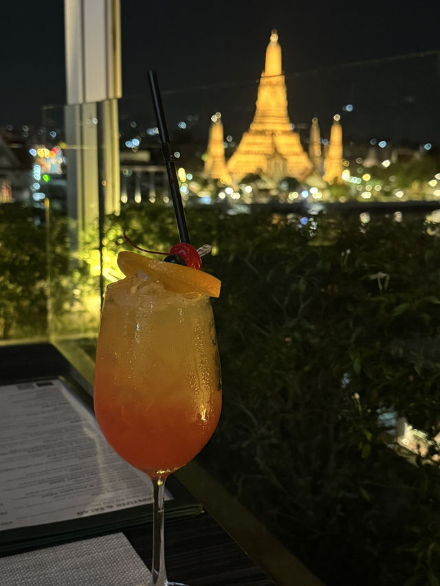 Riva Arun Hotel- Best Spot Overseeing the Temple of Dawn 