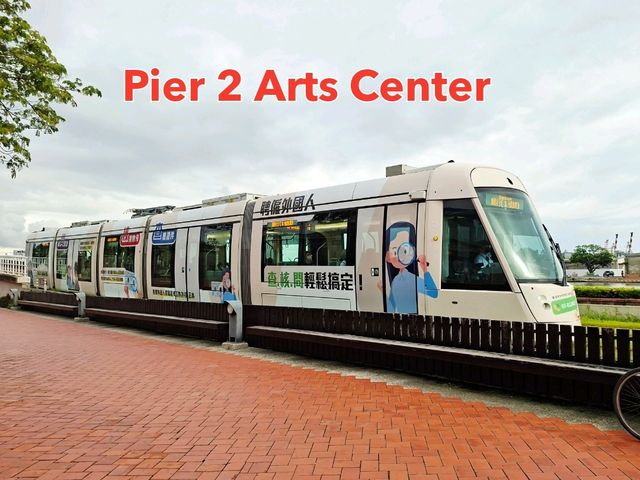 นั่งรถไฟ🚂รางเบา ชม Pier 2 Art Center