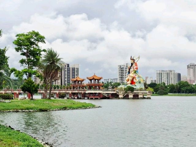 Dragon and Tiger Pagodasกลางน้ำ✨️