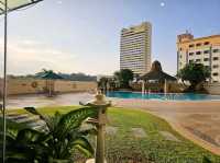 “Charming Retro Retreat: Spacious Family Suites with Heartfelt Service”