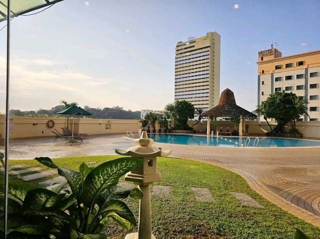 “Charming Retro Retreat: Spacious Family Suites with Heartfelt Service”