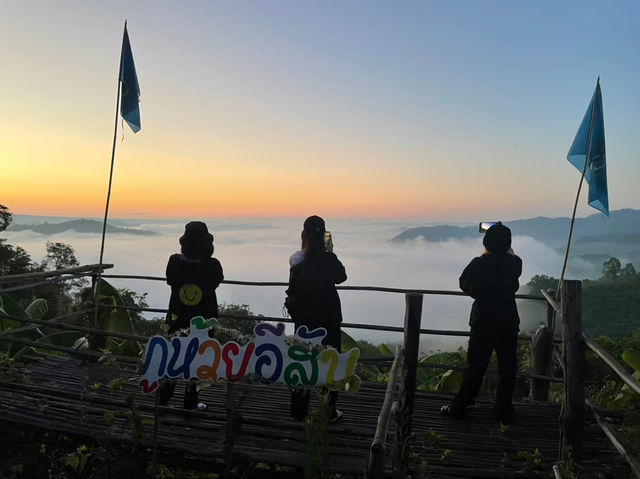 ชมพระอาทิตย์ขึ้น พร้อมทะเลหมอก หนองคาย 🌅🏔️
