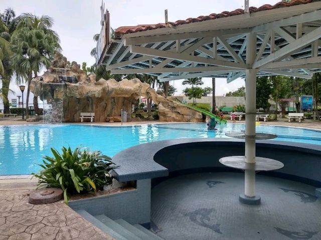 “Glory Beach Resort – Family-Friendly Seafront Stay with Rough Edges”