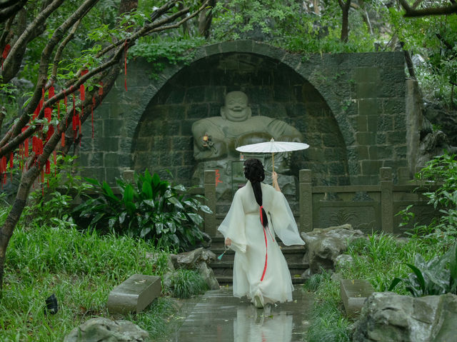 Be sure to catch the free photoshoot at Four Season Hangzhou Westlake