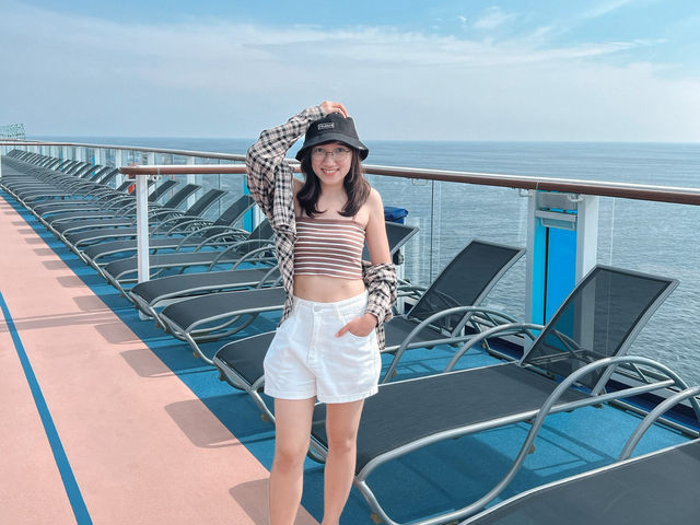 Royal Caribbean Vibes: Eat. Sleep. Play. Repeat. 🚢✨