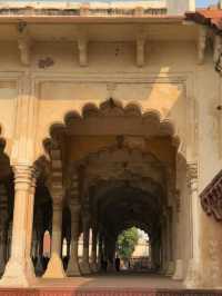  Agra Fort – The Silent Guardian of the Mughal Era 