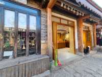 Olu house cafe เมืองไป่ซา ลี่เจียง