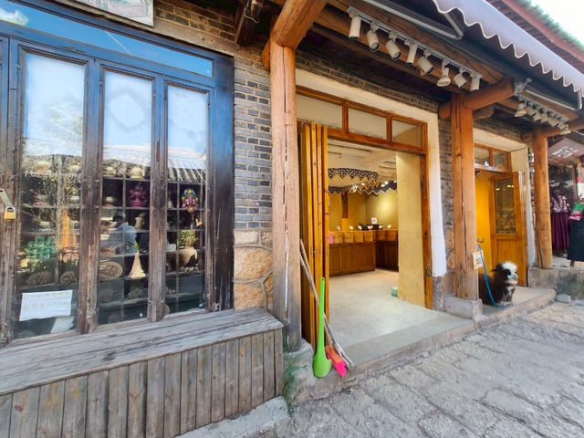 Olu house cafe เมืองไป่ซา ลี่เจียง