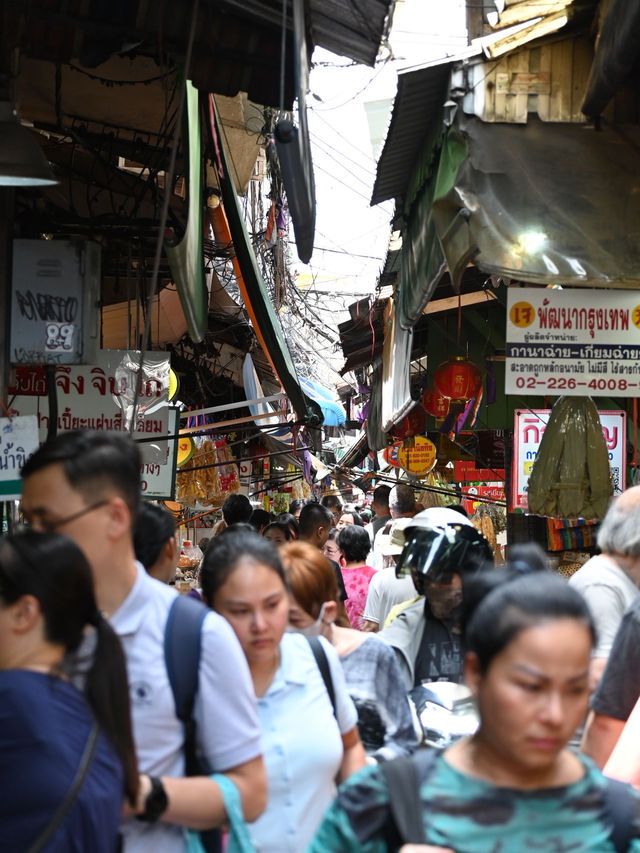 Bangkok Chinatown 24 hours Chaos!