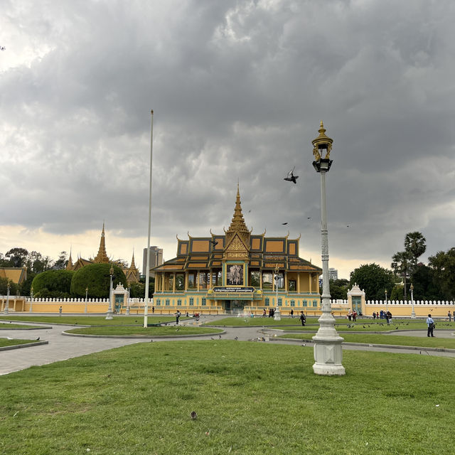 🌇 From Kingdom Roots to River Lights: Royal Palace & Riverside Walk
