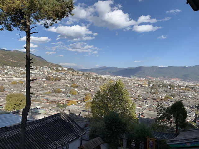 High-angle look at Lijiang Old Town