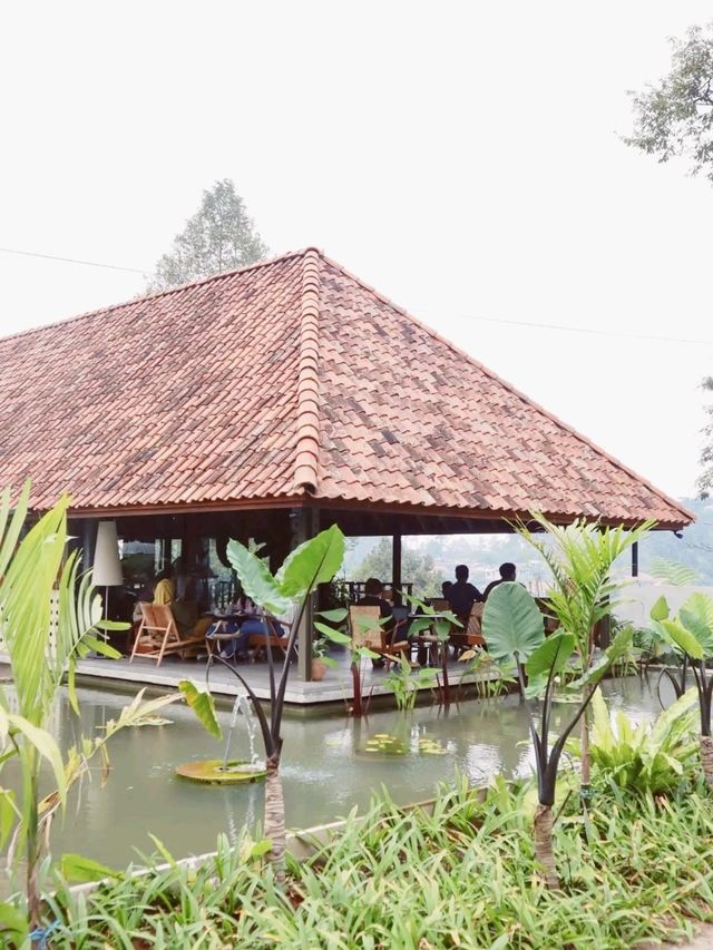 Cafe With the cool atmosphere of Bandung