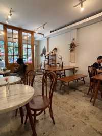 Guten Morgen: Jakarta’s Aesthetic Floral-Fueled Coffee Escape