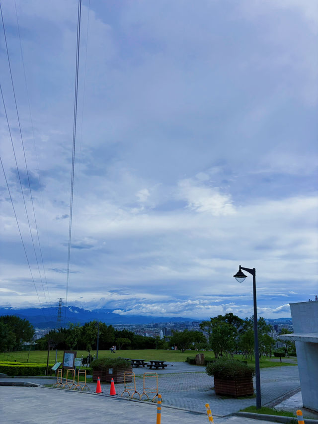 🌄虎頭山環保公園 藏在桃園半山腰的城市綠洲 從森林走到天空，這座免費觀景公園美得太超現實！