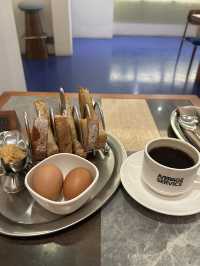 Discovering “Average Service”: A Trendy Café Experience in Singapore 🇸🇬 