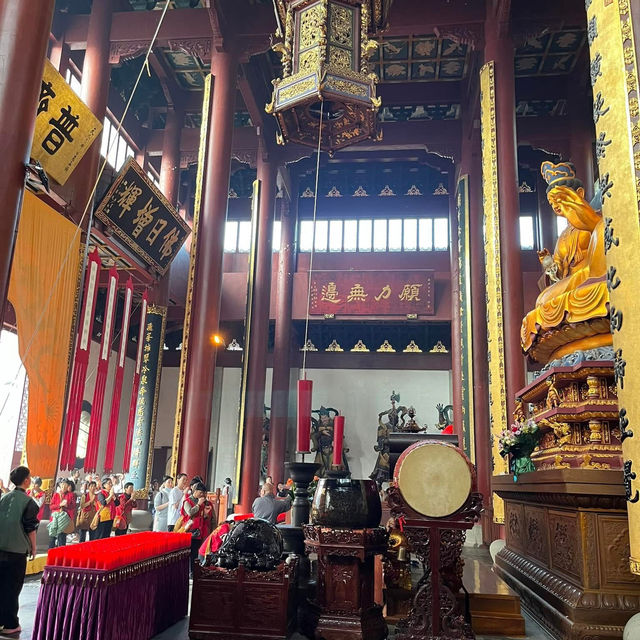 🕊️ Tranquility Amidst the Peaks — A Visit to 灵隐寺 (Lingyin Temple)