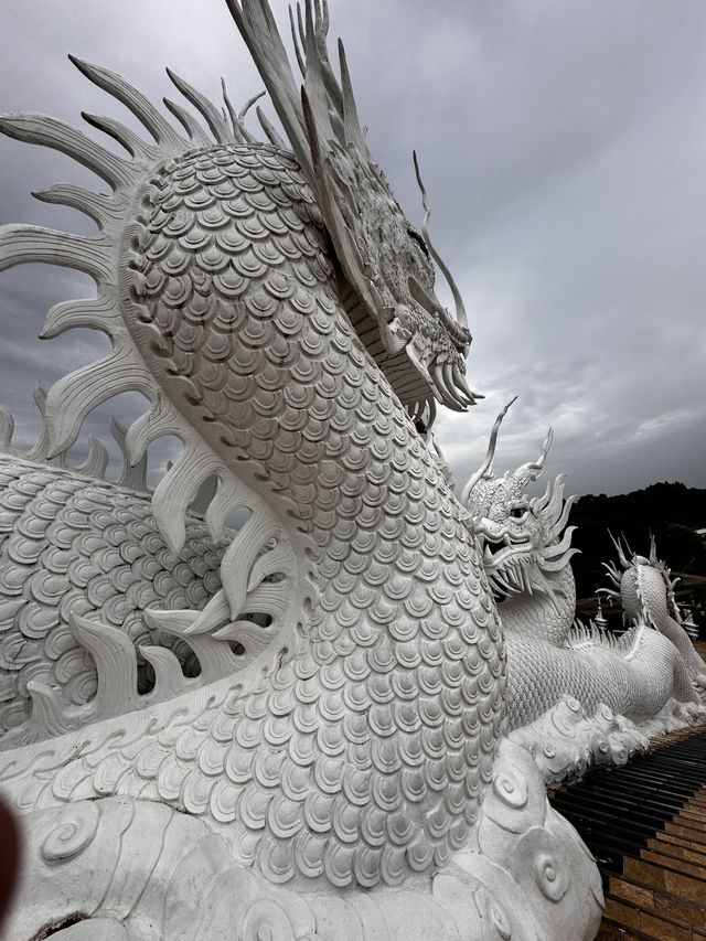 Wat Huay Pla Kang the peace dragons tower 