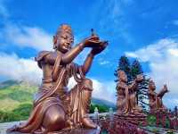  Ascend to Serenity at Tian Tan Buddha