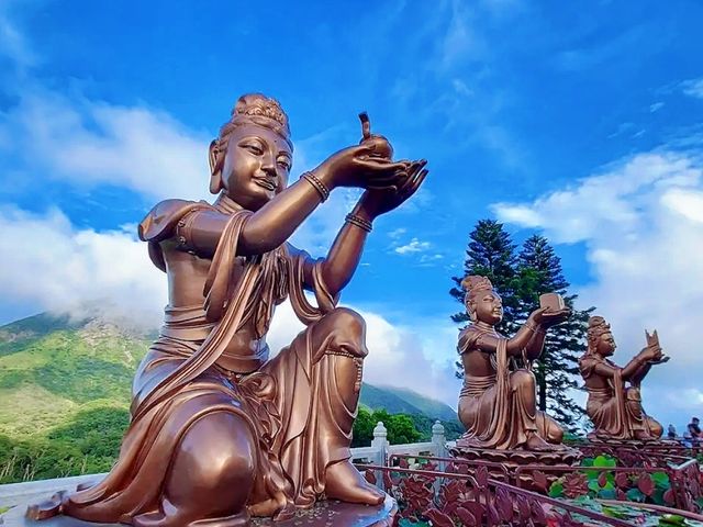  Ascend to Serenity at Tian Tan Buddha