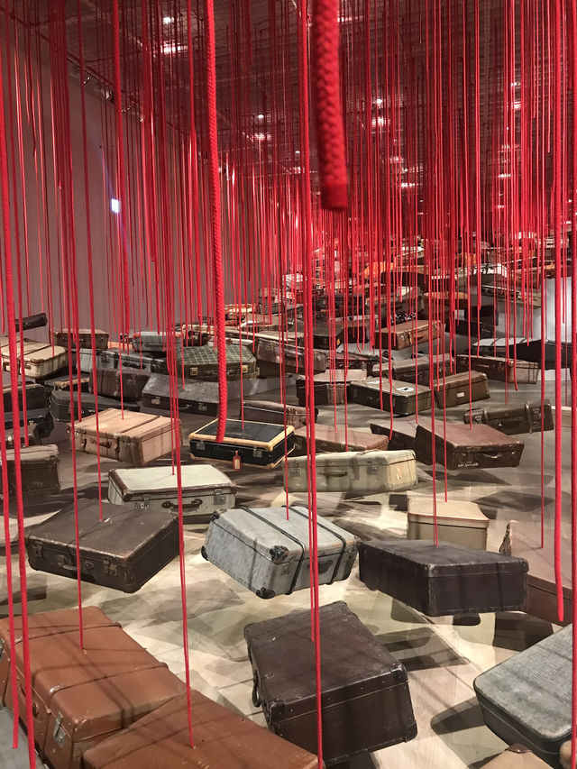 森美術館最新情報とアーカイブ:塩田千春展「魂がふるえる」(2019年) 森美術館最新情報とアーカイブ:塩田千春展「魂がふるえる」(2019年)