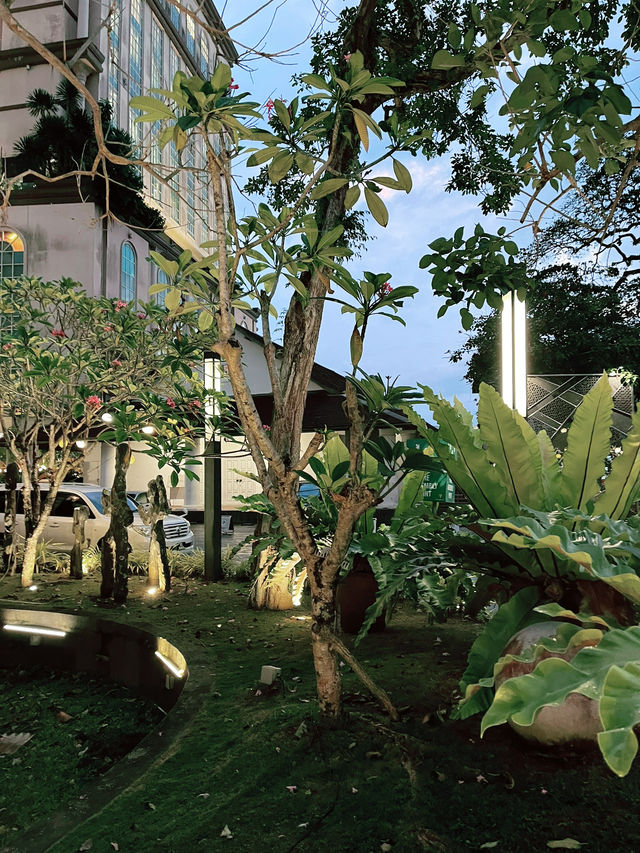 The Waterfront Hotel Kuching: Perfect Staycation Spot Near Riverfront Attractions