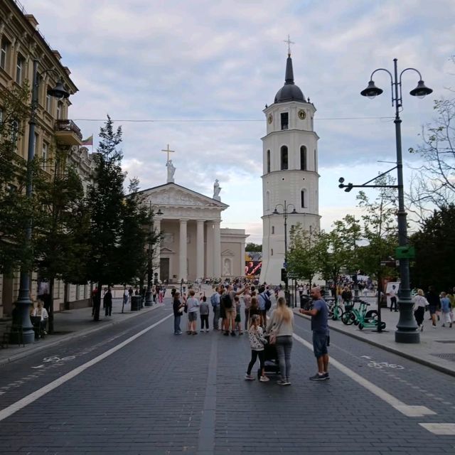 Exploring the Historic Splendor of Vilnius Old Town in Vilnius