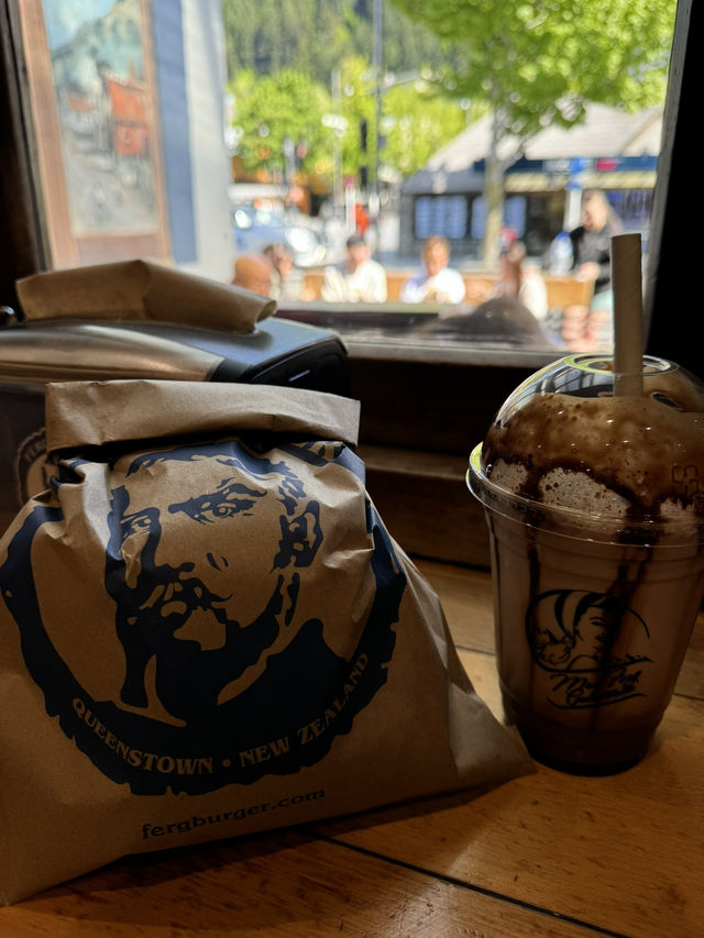 【ニュージーランド・クイーンズタウン】世界が認める絶品バーガー「Fergburger」🍔🌏