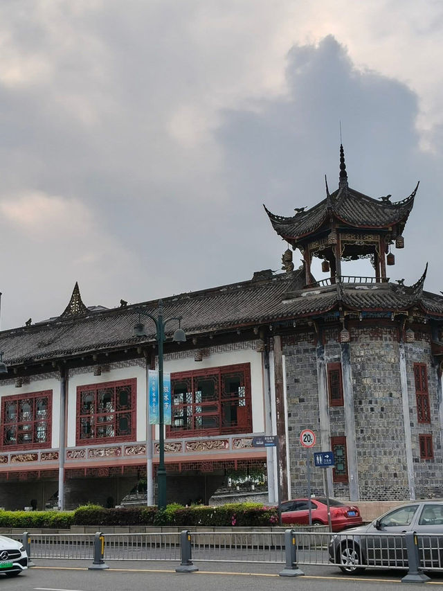 “Dujiangyan มรดกโลกโบราณ สวยอลังกลางธรรมชาติ”