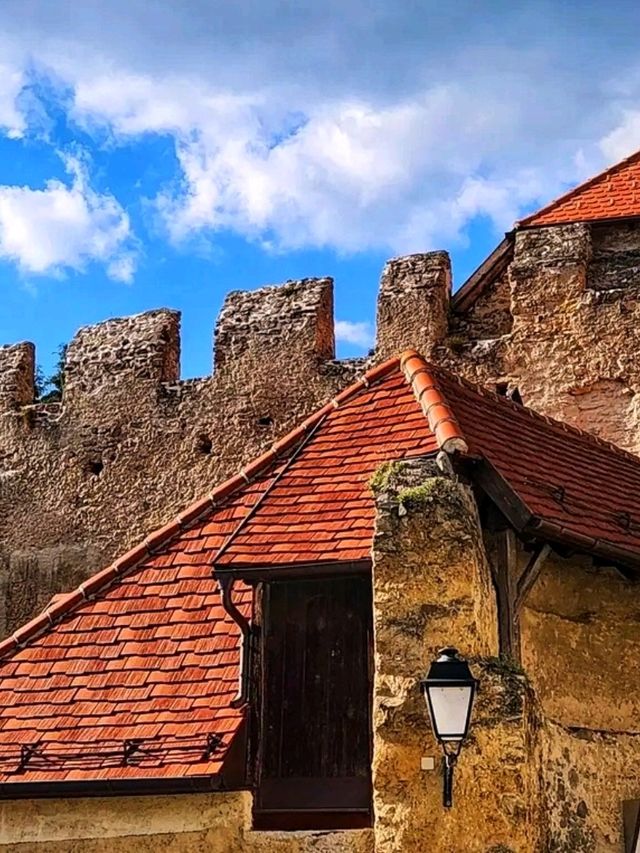 🏰 Dürnstein Castle Ruins – Echoes of Legend Above the Danube