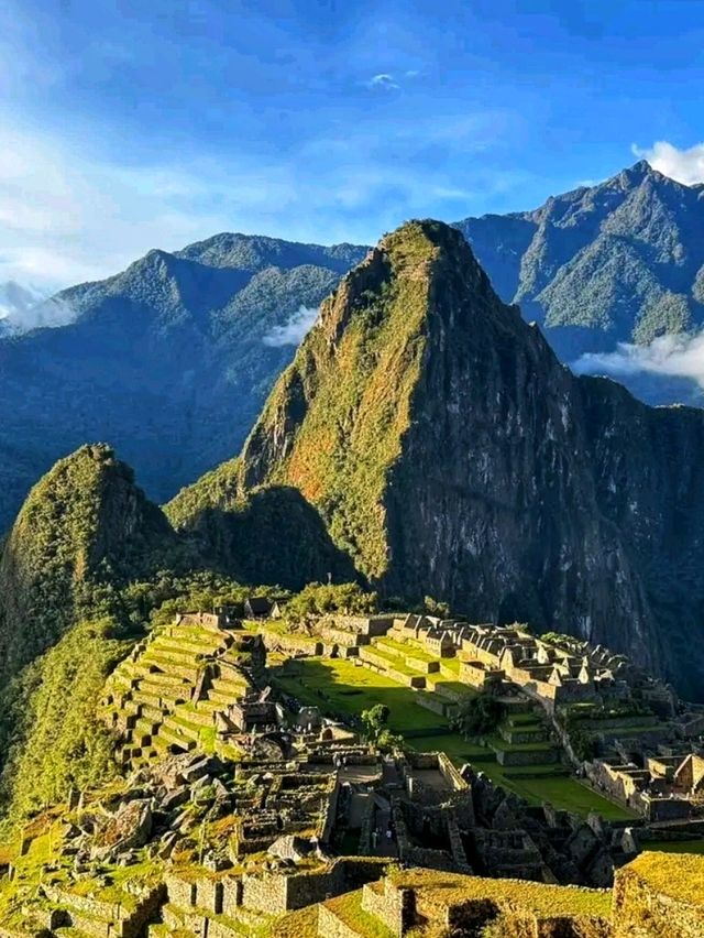 🏔️ Machu Picchu Valley – The Mystical Gateway to the Lost City of the Incas