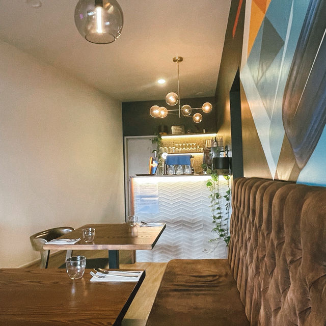 Mae Nam Khong Thai Restaurants: ร้านไทยอร่อยเริศ