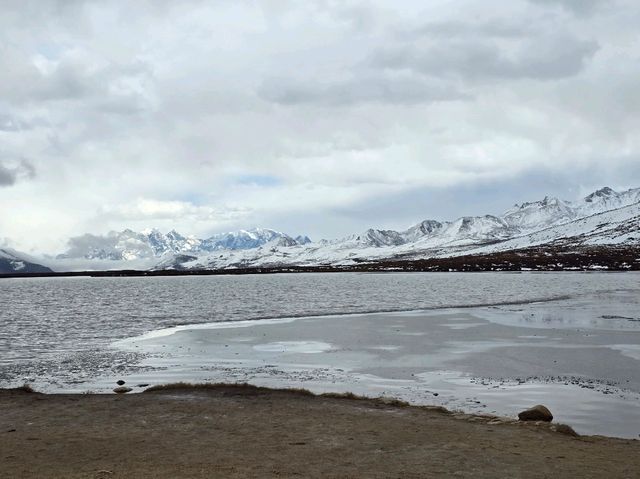 หงไห่จื่อ (Honghaizi / Hong-Haizi / “ทะเลสาบแดง)