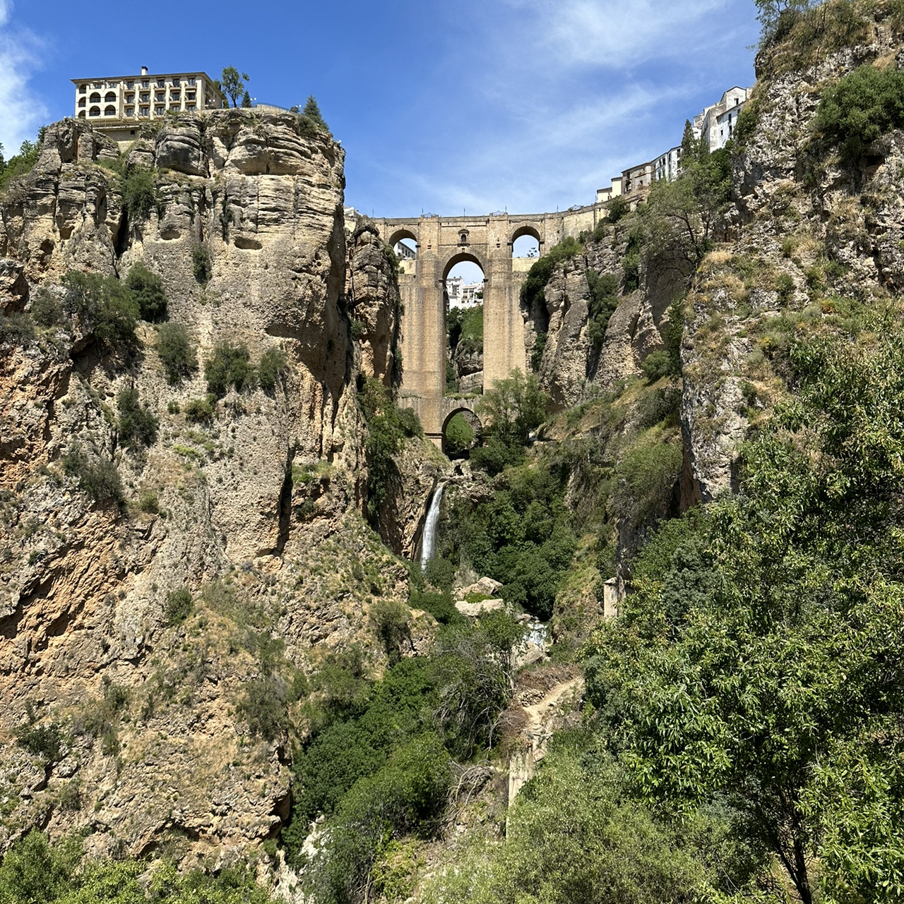 スペイン・ロンダ（Ronda）｜断崖絶壁にそびえ立つ天空の街。