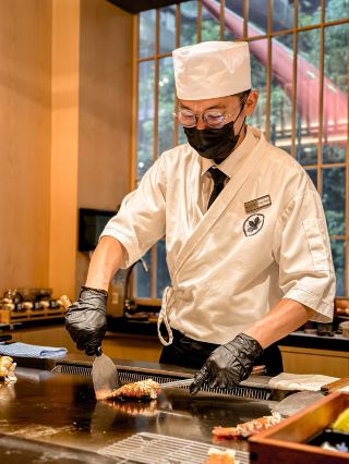 尖沙咀で最高のコストパフォーマンスを誇る鉄板焼きレストラン!明水然の夏季限定メニュー:活アワビと和牛を使った14種類の絶品料理