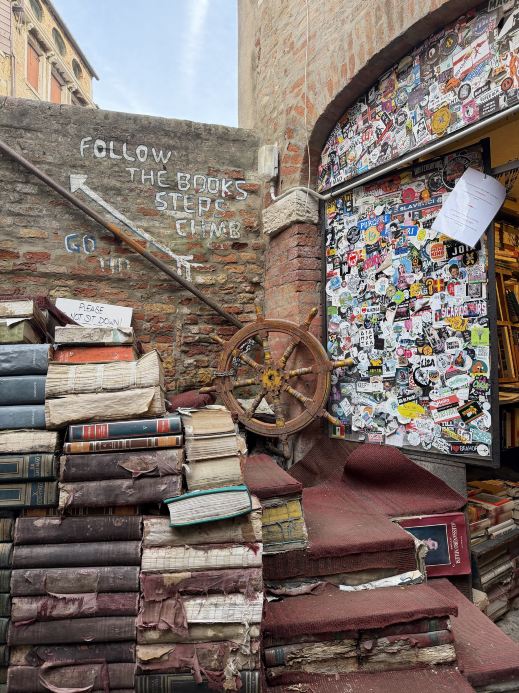📚🇮🇹 世界で最も美しい書店のひとつ、ヴェネツィアを訪れました