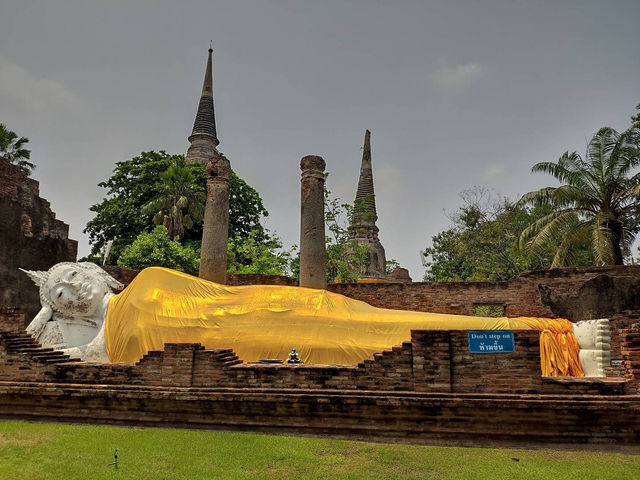 🌍 Explore the Ancient Wonders of Ayutthaya! 🏛️