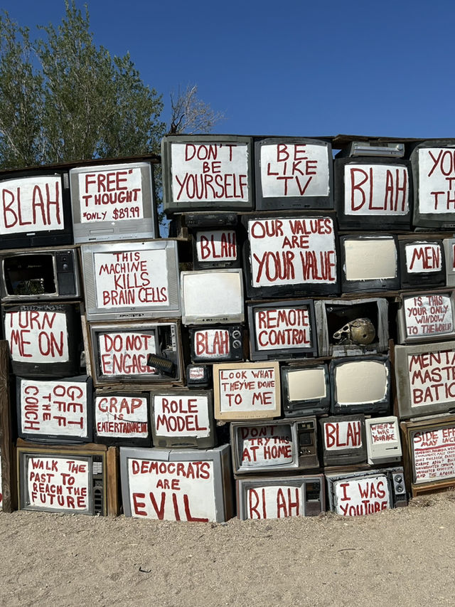 🌵アメリカ最後の自由地？🇺🇸【スラブ・シティ（Slab City）】とは