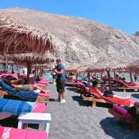 Perissa Beach in Santorini 🇬🇷