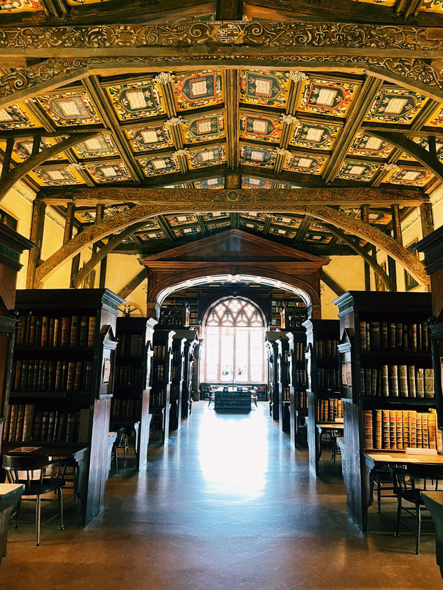 Step Into Oxford’s Oldest Library: Duke Humfrey’s Library! 📖