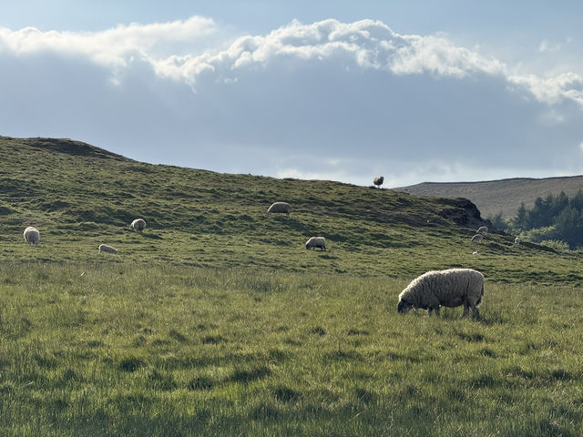 🥾🌄 Manchester to Mam Tor: The Ultimate Day Hike! 🌿✨