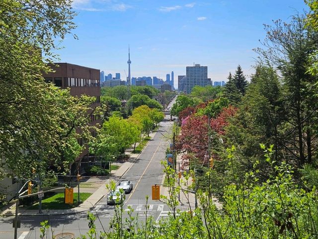 Toronto in 3 Days: From Urban Vibes to Island Sunsets and Historic Castles