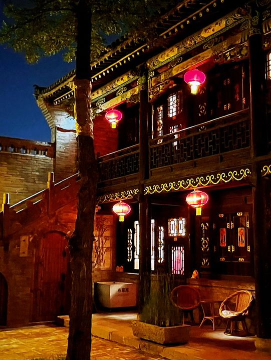 Pingyao After Dark: Lanterns, Neon & a Surprise Gold Fix