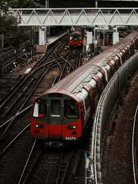 Jubilee Line – London Bridge to Canary Wharf: Steel and Skyline
